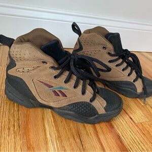 Vtg Women’s Reebok Tan and Black Hiking shoe boot 6